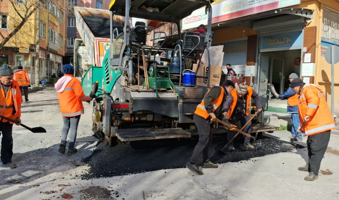 Karesi kış koşullarına hazırlanıyor Karesi Belediyesi, ilçeyi kış koşullarına hazırlamak amacıyla çeşitli çalışmalar gerçekleştirdi.