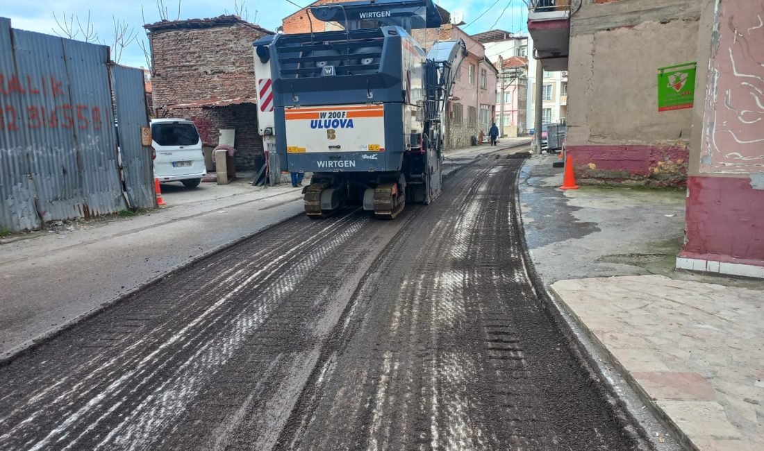 Karesi’de 2 ayda 8 bin 754 ton asfalt döküldü Karesi Belediyesi, Balıkesir Büyükşehir Belediyesi işbirliği ile gerçekleştirilen çalışmalarda son