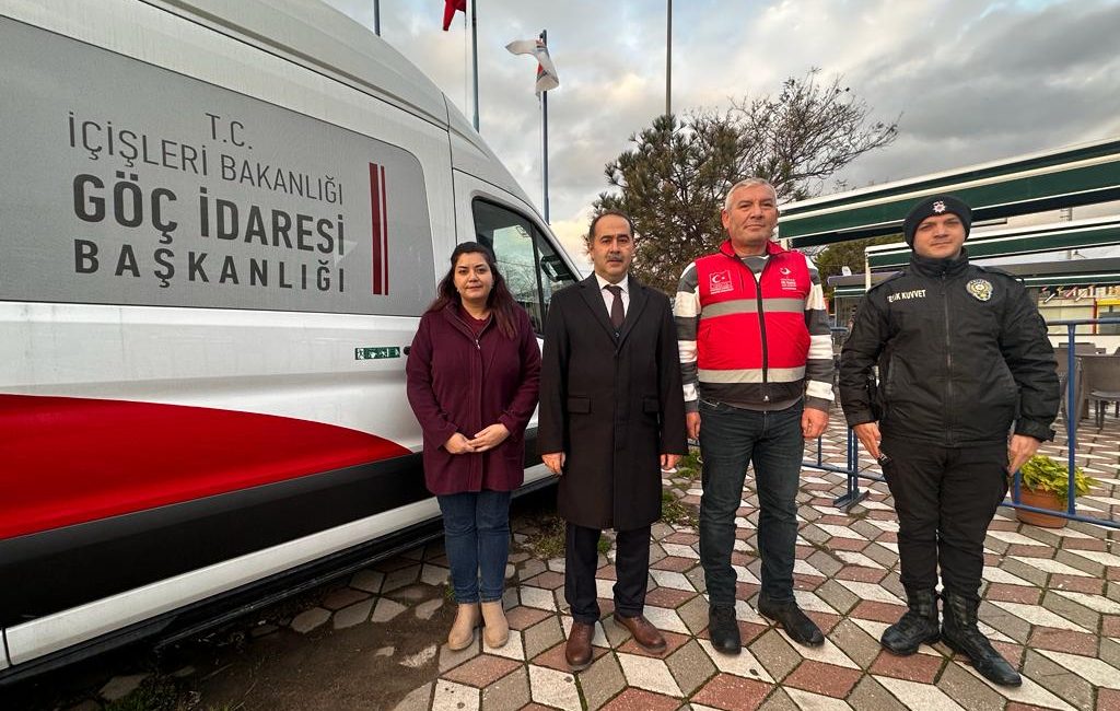 Kaymakam Aksakal, “Mobil Göç Noktası” çalışmalarını inceledi Bandırma Kaymakamı Engin Aksakal, Bandırma Mobil Göç Noktası’nı (MGN) ziyaret