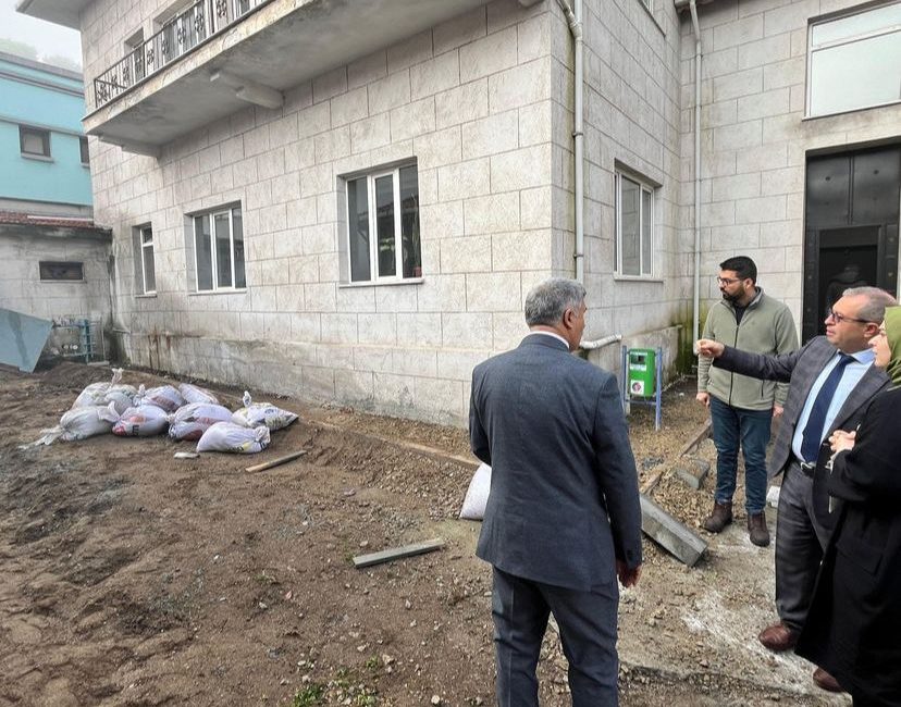 Sındırgı Kaymakamı, Halk Eğitim Merkezi (HEM)’i ziyaret ederek çalışmaları yerinde