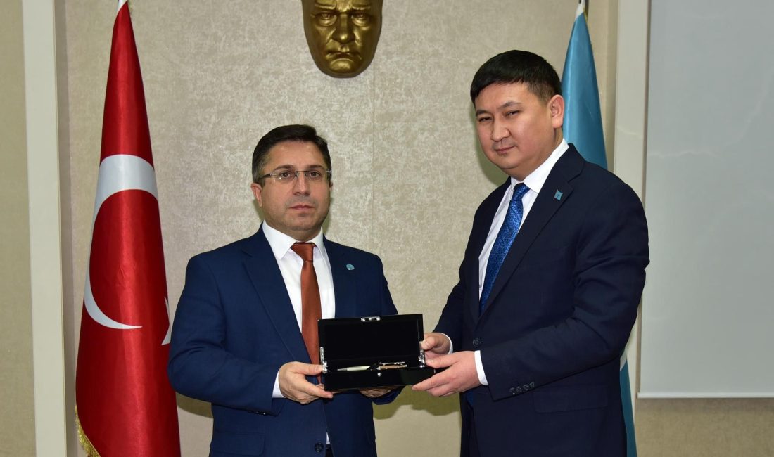 Balıkesir Üniversitesi Rektörü Oğurlu, ziyaretine gelen Kazakistan Cumhuriyeti İstanbul Başkonsolosu’nu
