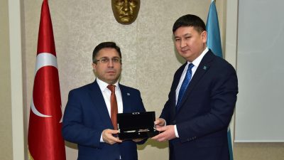 Balıkesir Üniversitesi Rektörü Oğurlu, ziyaretine gelen Kazakistan Cumhuriyeti İstanbul Başkonsolosu’nu