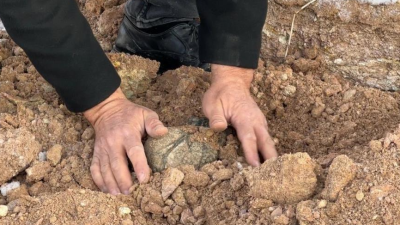 Bayburt’ta su kanalı çalışması sırasında ortaya çıkan ve göktaşı olabileceği