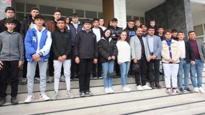 Burhaniye’de, Uygulamalı Bilimler Fakültesi (BUBFA) Kepsutlu lise öğrencilerini ağırladı. Öğretmenleri