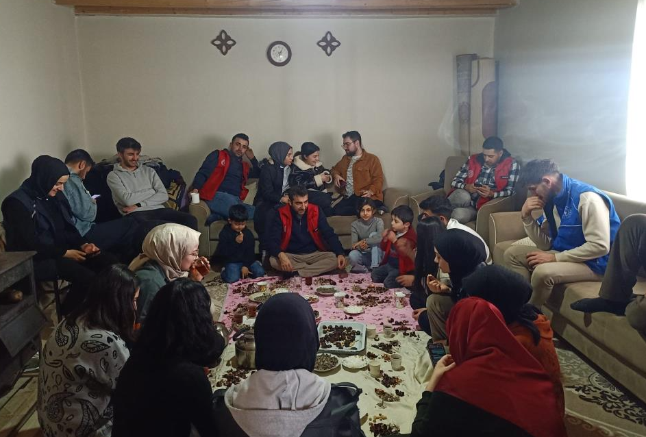 Erzurum’da köy hayatını hiç yaşamamış ve bunu merak eden gençler