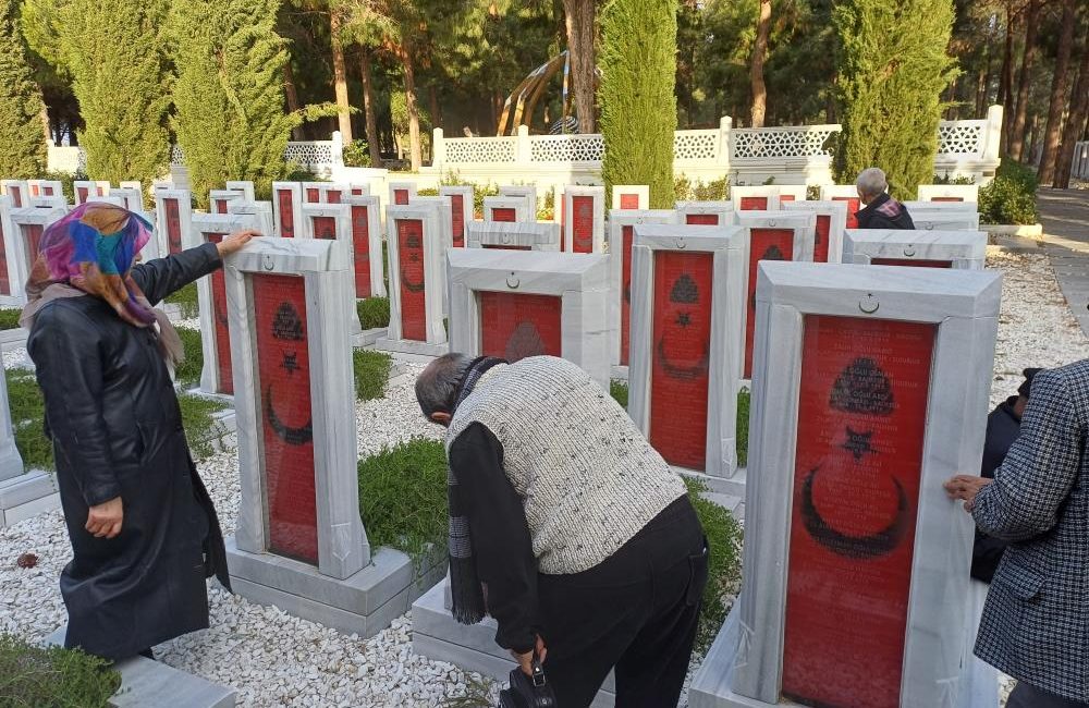 Balıkesir’in Sındırgı ilçesinde Muharip Gaziler Derneği üyesi gaziler, eşleri ile