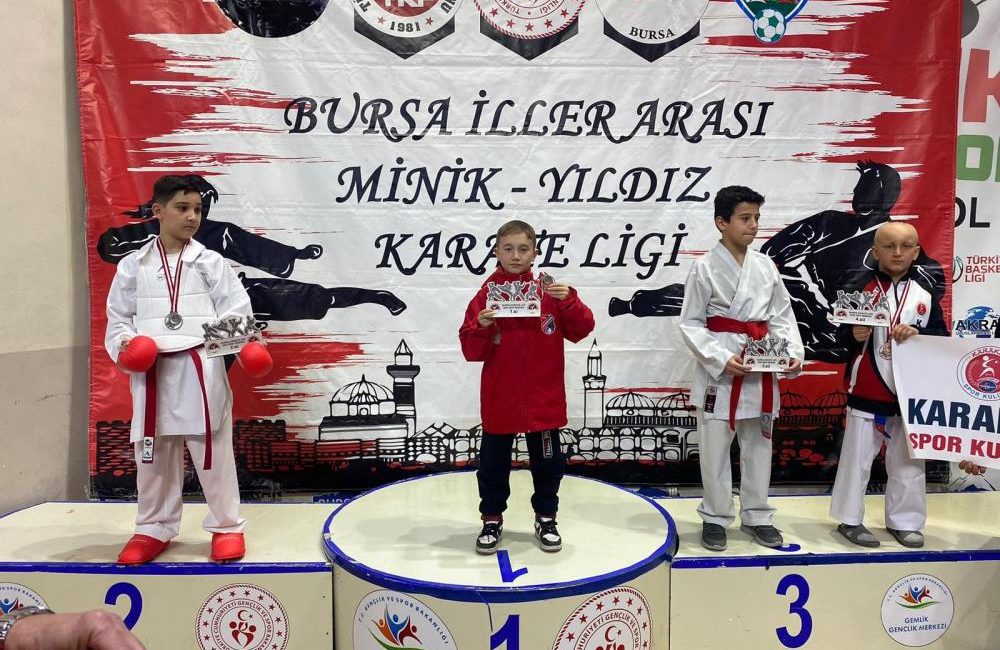 Manyaslı karatecilere yıldızlar liginden 7 madalya Bursa’da oynanan Yıldızlar Karate Ligi final maçında Manyas Belediye karatecileri