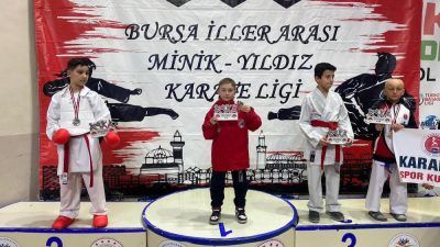 Bursa’da oynanan Yıldızlar Karate Ligi final maçında Manyas Belediye karatecileri