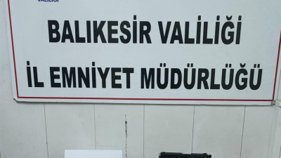 Balıkesir’de dur ihtarına uymayan 2 şahıstan ruhsatsız silah ve sentetik