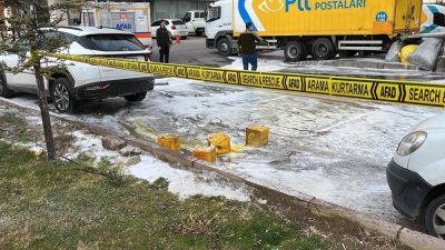 Niğde PTT Kargo’da çalışan 4 personel, zehirlenme şüphesiyle hastaneye başvurdu.Olay,