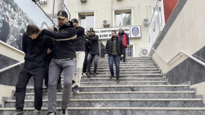 Ucuza araç sattıklarını iddia ederek ‘Sazan sarmalı” yöntemiyle birçok kişiyi