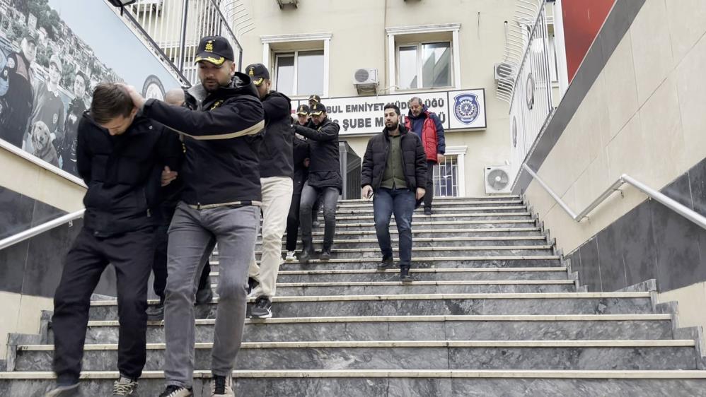 Ucuza araç sattıklarını iddia ederek ‘Sazan sarmalı” yöntemiyle birçok kişiyi