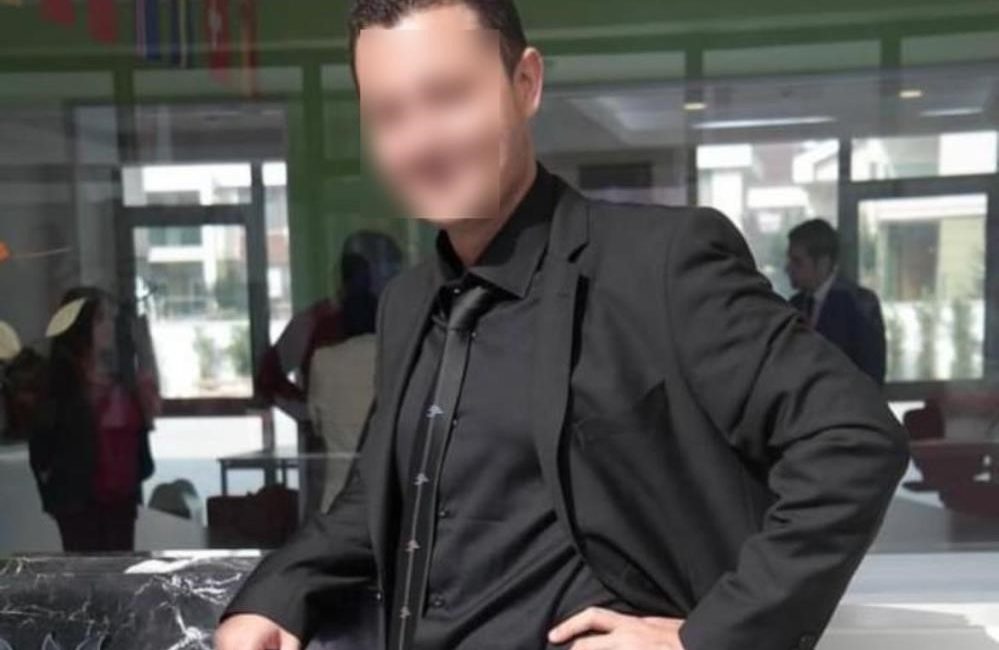 Bursa’da yabancı dil öğretmeni olan S.Y, sınavdan 100 alan öğrencisini