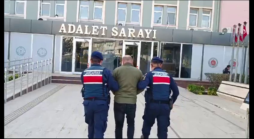 “Parmak izi araştırması yapacağız” diyerek altınları çaldılar Bandırma’da 550 bin lira değerinde altın çalan dolandırıcı, JASAT tarafından
