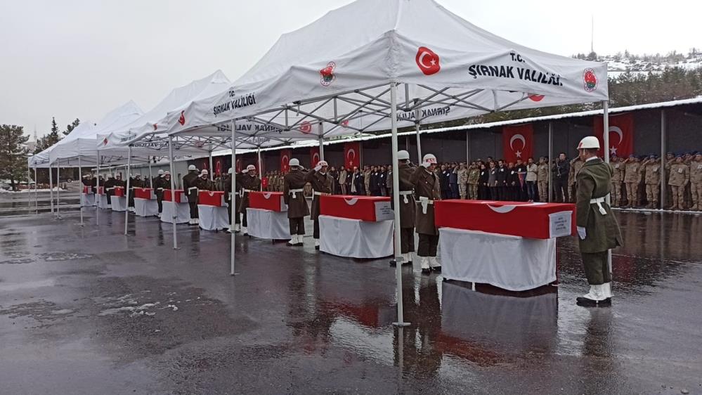 Pençe-Kilit şehitleri memleketlerine uğurlandı Pençe-Kilit bölgesinde askeri üs bölgesine sızmaya çalışan teröristlerle çıkan çatışmada