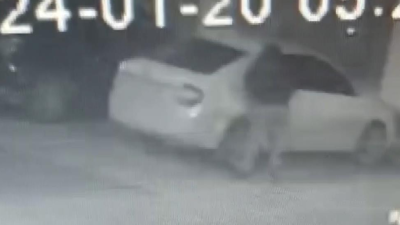 Şanlıurfa’nın Birecik ilçesinde polis memuruna ait araca zarar verip “Bu