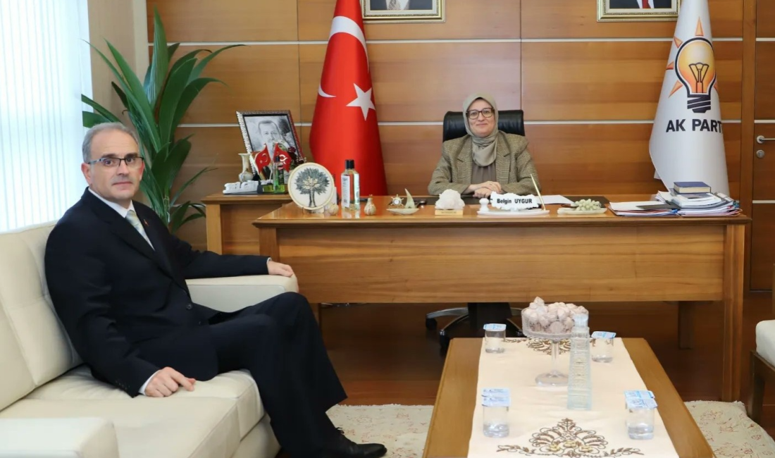 Rektör Boz’dan milletvekillerine ziyaret Bandırma Onyedi Eylül Üniversitesi Rektörü İsmail Boz, AK Parti Balıkesir