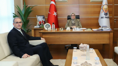 Bandırma Onyedi Eylül Üniversitesi Rektörü İsmail Boz, AK Parti Balıkesir