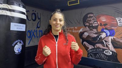 Dünya Boks Konseyi (WBC) gümüş kemer sahibi Seren Ay Çetin,