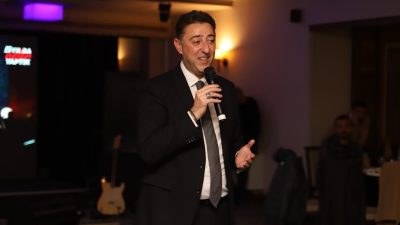 Bandırma Belediye Başkanı, belediye meclis üyeleriyle yemekte bir araya geldi.
