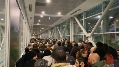 Yılbaşı nedeniyle sınır kapılarında yoğunluk artıyor. Artvin’de bulunan Sarp Sınır