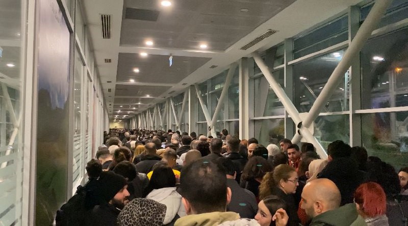 Yılbaşı nedeniyle sınır kapılarında yoğunluk artıyor. Artvin’de bulunan Sarp Sınır