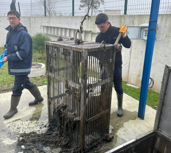 Sındırgı ve Kepsut’ta giderler temizlendi BASKİ ekipleri, Balıkesir’in 2 ilçesinde temizlik ve bakım çalışmaları yaptı.Balıkesir
