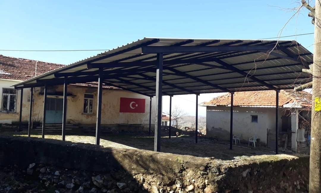 Sındırgı Belediyesi tarafından Çıkrıkçı Mahallesi’nde vatandaşların kullanımı için çok amaçlı