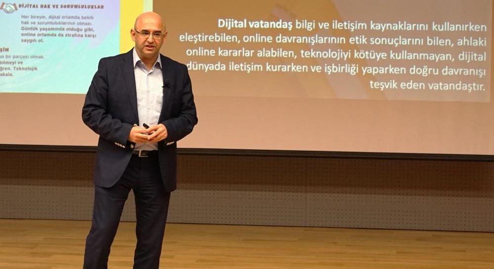 Dünya Psikiyatri Dergisinde yayınlanan bir inceleme yazısına dikkat çeken Ümit