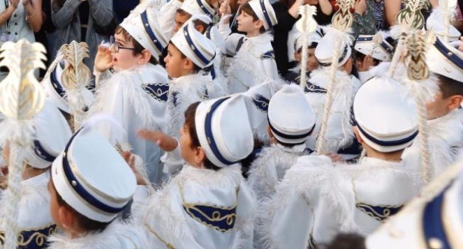 Sünnet için ideal dönem yarıyıl tatili Sünnet zamanı seçimi, pek çok aile için kafa karıştırıcı bir