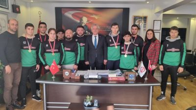 Susurluk Belediyesi Güreş Takımı sporcuları, önemli bir başarıya imza atarak