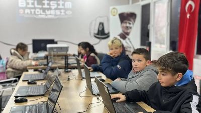 Susurluklu çocuklar ve gençler, yeni açılan “Bilişim Atölyesi” sayesinde teknolojiyi