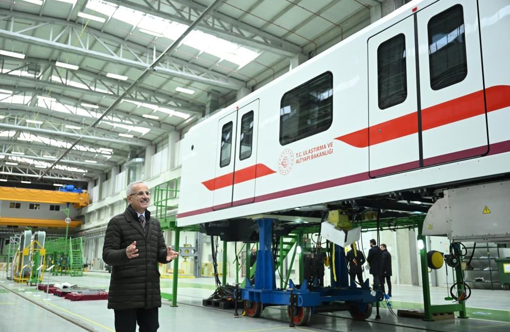Ulaştırma ve Altyapı Bakanı Abdulkadir Uraloğlu, “Metro setlerindeki yüzde 60