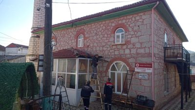 Sındırgı Belediyesi ekipleri ibadethanelerin bakım ve tamirat işleri için harekete