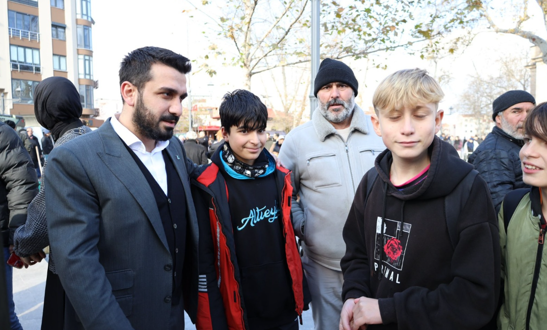 TÜGVA Genel Başkanı, Balıkesirli gençlerle buluştu TÜGVA Genel Başkanı İbrahim Beşinci, Balıkesir ziyaretinde gençler ile bir