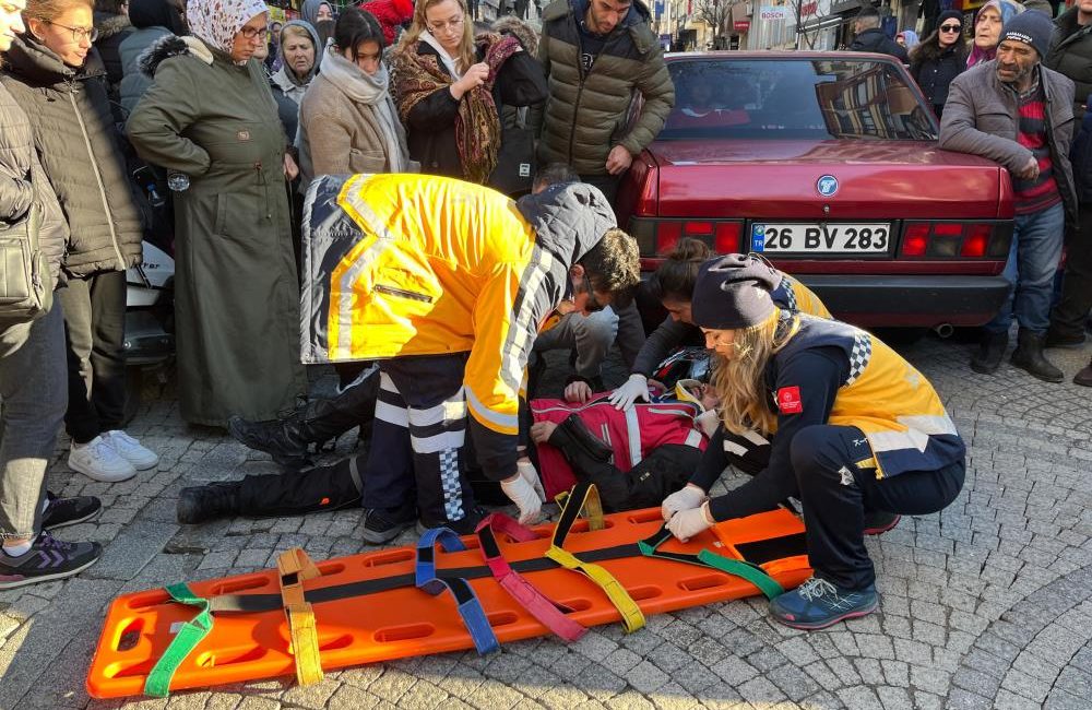 Taktığı kask hayatını kurtardı Bandırma’da meydana gelen trafik kazasında otomobil ile çarpışan motosikletlinin hayatını