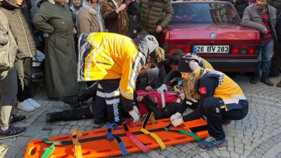 Bandırma’da meydana gelen trafik kazasında otomobil ile çarpışan motosikletlinin hayatını
