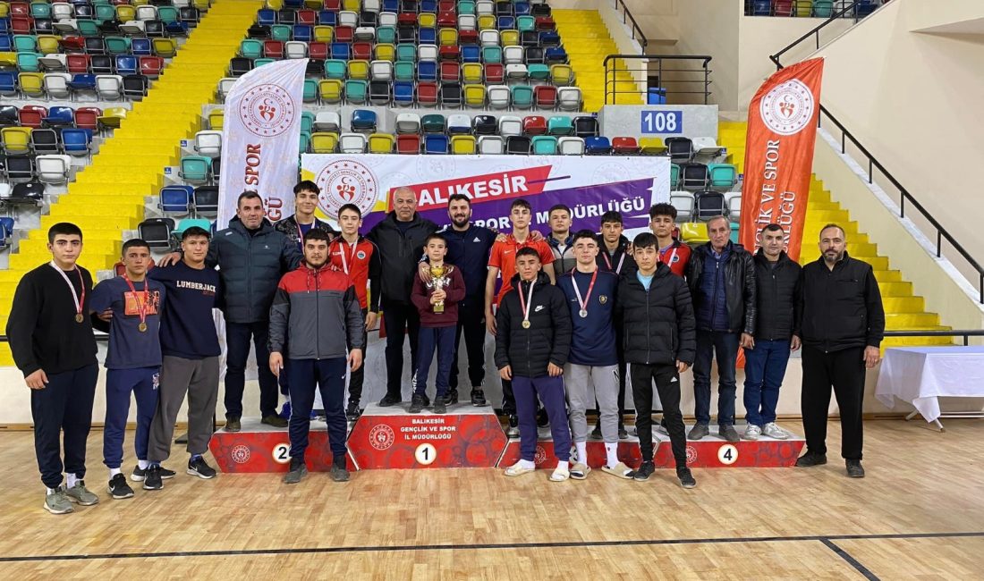 “Tepenin Aslanları”ndan 9 madalya birden Savaştepe Belediye Spor Kulübü güreşçileri Balıkesir’de düzenlenen turnuvada elde ettikleri