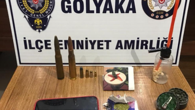 Düzce’de polis ekiplerince yapılan rutin denetimde bir şahsın evinden uçak