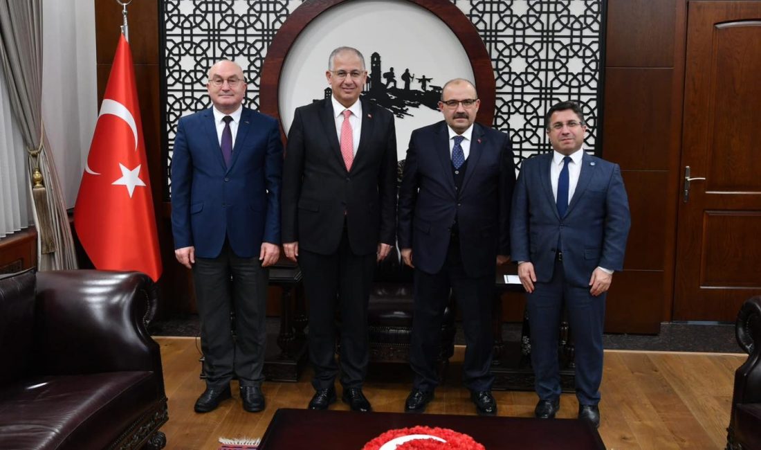 Vali Ustaoğlu, Marmara Kariyer Fuarı’na davet edildi Kocaeli Üniversitesi Rektörü, Balıkesir Valisi İsmail Ustaoğlu’nu ziyaret ederek Kocaeli’ye