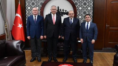 Kocaeli Üniversitesi Rektörü, Balıkesir Valisi İsmail Ustaoğlu’nu ziyaret ederek Kocaeli’ye