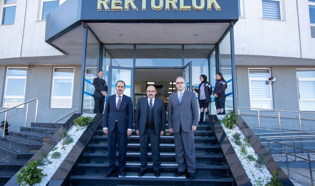 Vali Ustaoğlu’ndan BANÜ Rektörüne ziyaret Balıkesir Valisi, Bandırma Onyedi Eylül Üniversitesi (BANÜ) Rektörlük görevine yeni