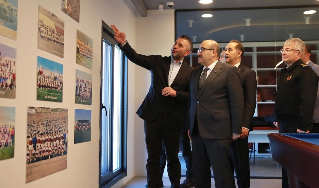 Balıkesir Valisi İsmail Ustaoğlu, Bandırmaspor Kulübü Cinçukuru Tesisleri’ni ziyaret ederek