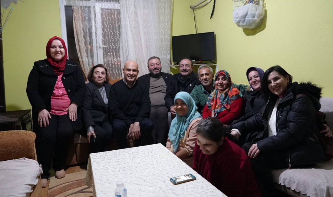 Vekil Çömez, yılbaşında depremzede aileleri unutmadı İYİ Parti Balıkesir Milletvekili Turhan Çömez, yılbaşı akşamında Balıkesir’de yaşayan