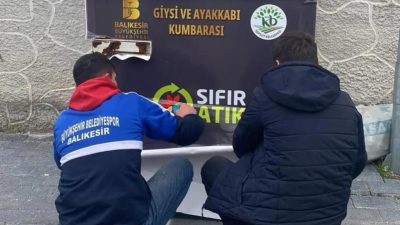 Kepsut’ta bir caddede tüm konteynerler sıfır atık konteynerleriyle değiştirildi. Kepsut