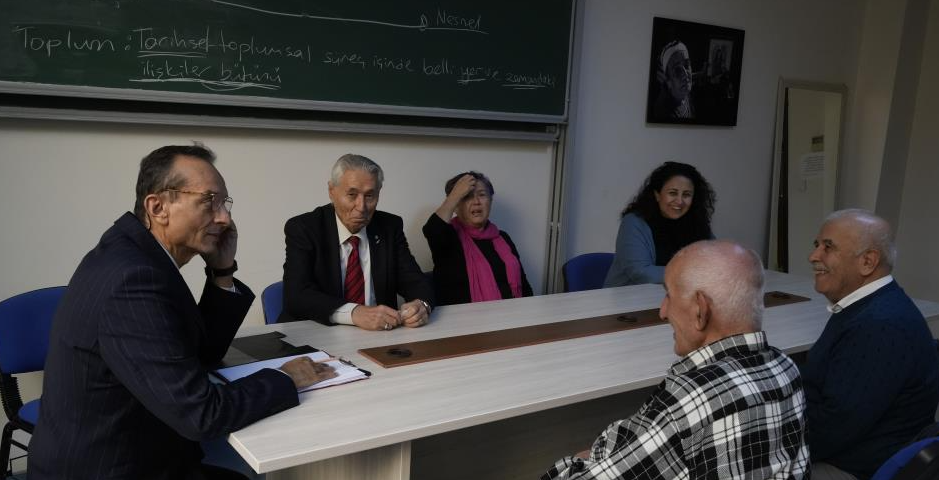 Akdeniz Üniversitesi(AÜ) 60+ Tazelenme Üniversitesi’nde lisan eğitimini tamamlayan 60 yaş