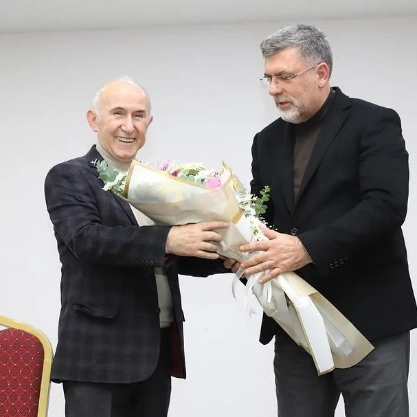 Yazar Şimşirgil, Kepsutlu vatandaşlarla buluştu Akademisyen Yazar Ahmet Şimşirgil, Kepsutlu vatandaşlarla bir araya gelerek söyleşi