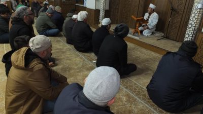 Burhaniye’de, sabah namazında bir araya gelen vatandaşlar, Gazzeliler için dua