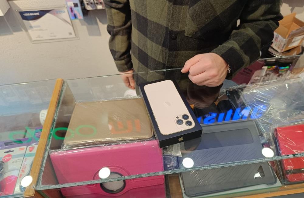 Eskişehir’de telefon satış ve onarım işi yapan esnaf, yurt dışı