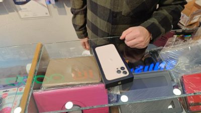 Eskişehir’de telefon satış ve onarım işi yapan esnaf, yurt dışı
